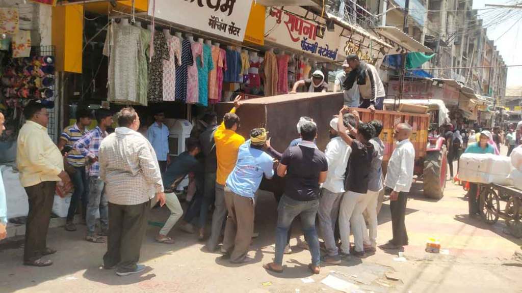 five tractors with full of goods seized by Jalgaon municipal