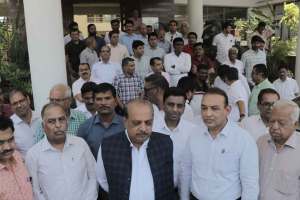 industrial unions members meet nashik police commissioner for action against hooligans zws 70