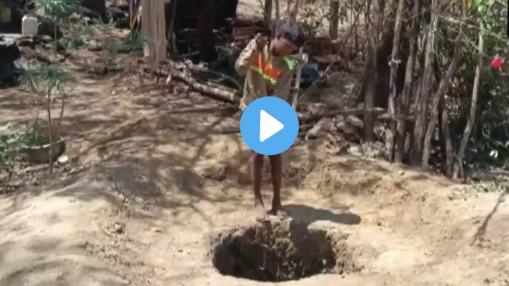 14-year-old Pranav Salkar dug a well in his front yard with the help of his father in palghr sgk 96