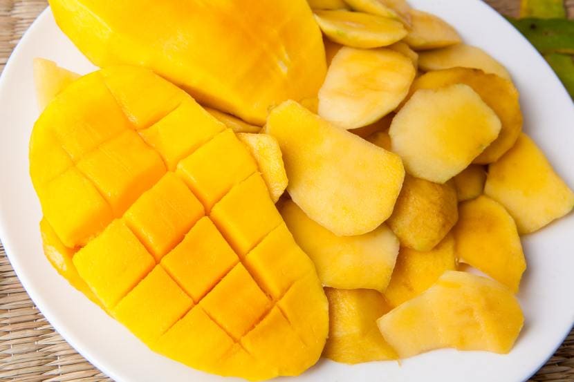 why are mangoes soaked in water before eating
