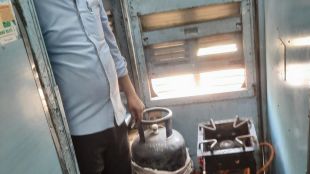lpg cylinder for cooking in train pantry