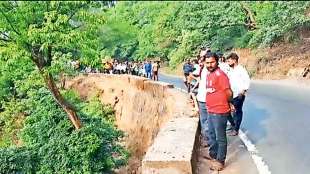 chhattisgarh policeman died after falling in amboli ghat