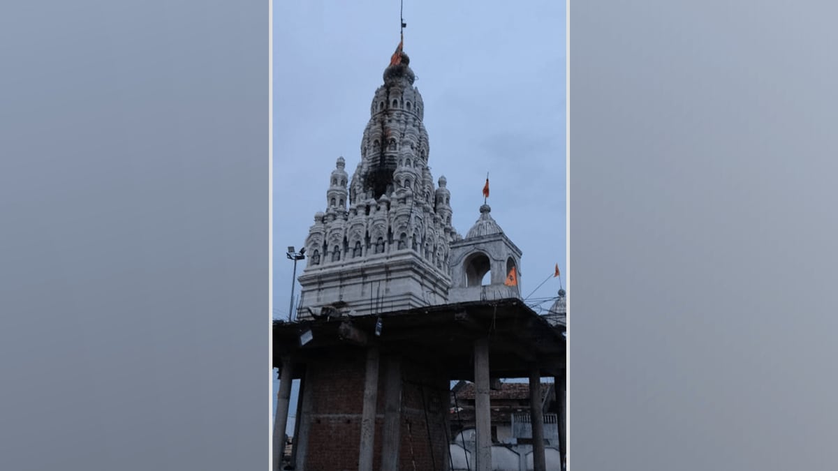 lightning struck hanuman temple chandrapur