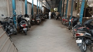 obstruction two wheelers reservation center dombivli western railway station