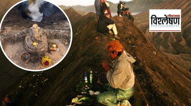 Hindu worshippers Mount bromo