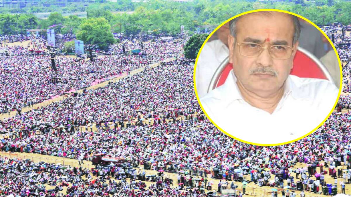 महाराष्ट्र भूषण पुरस्कार प्रदान सोहळा आजपर्यंत राजभवनात निमंत्रित लोकांच्या उपस्थितीत व्हायचा. परंतु श्री-सेवकांच्या माध्यमातून राजकीय स्वार्थ साधण्यासाठी हा कार्यक्रम जाहीर व भव्य स्वरूपात घेण्यात आला - ॲड. असीम सरोदे