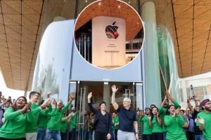 apple bkc and saket store earn 44 to 50 crore