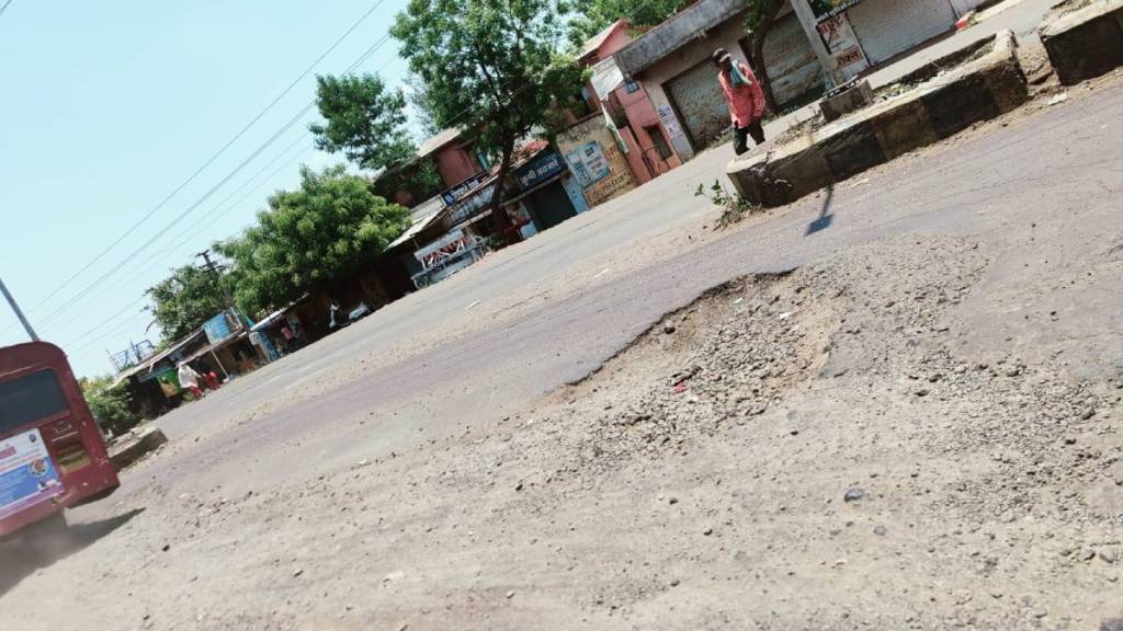 photo pothole road app yavatmal