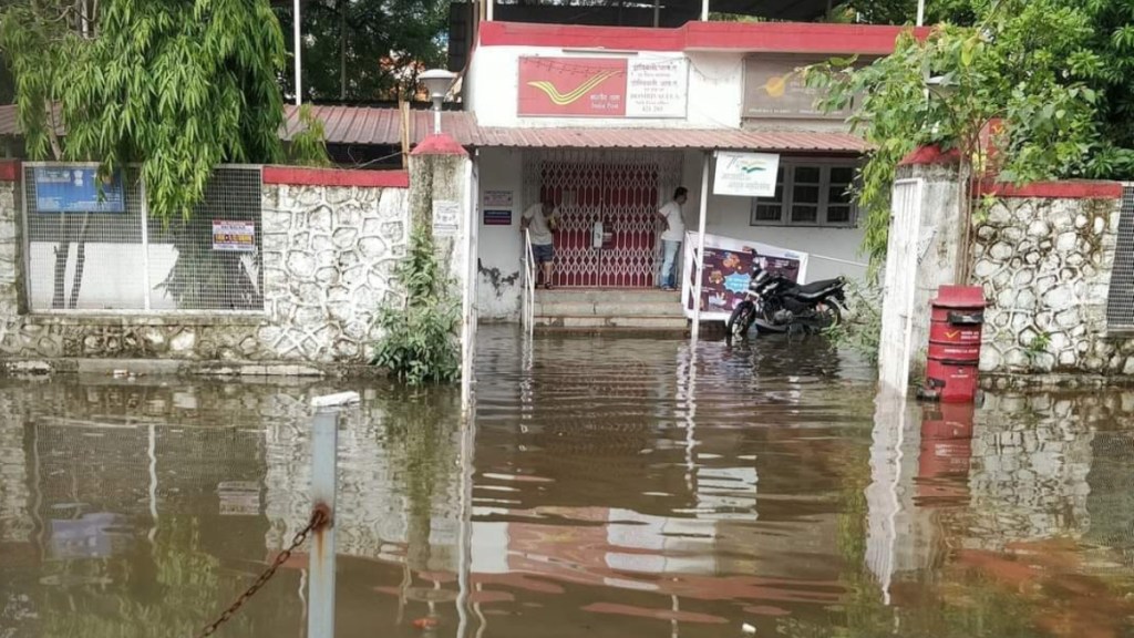 Post office in Dombivli MIDC waterlogged due to overflowing drain