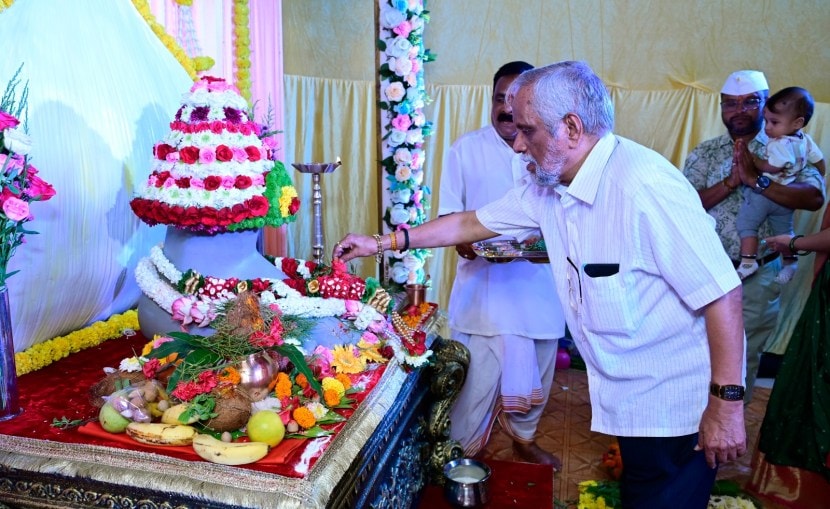 दरवर्षी बाप्पाच्या दर्शनासाठी देशभरातून नागरिक लालबाग नगरीत येत असतात.