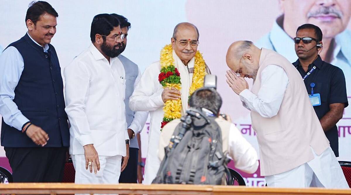 देशाचे गृहमंत्री, महाराष्ट्राचे मुख्यमंत्री आणि उपमुख्यमंत्री उपस्थित असलेल्या या कार्यक्रमाला सरकारी तिजोरीतून अंदाजे १३ कोटी रुपयांचा खर्च दाखवण्यात आला आहे - धनंजय शिंदे