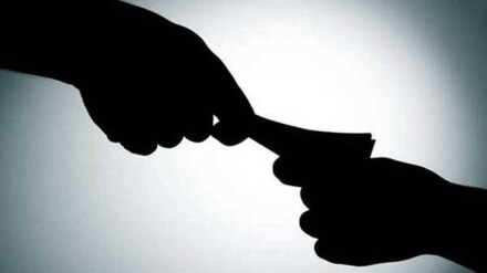 senior clerk red-handed accepting bribe buldhana