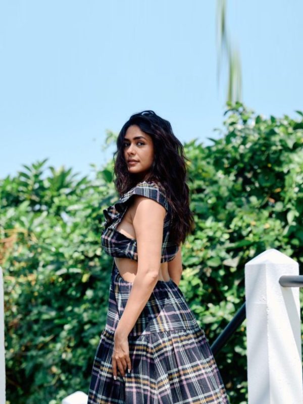 mrunal-thakur (1)