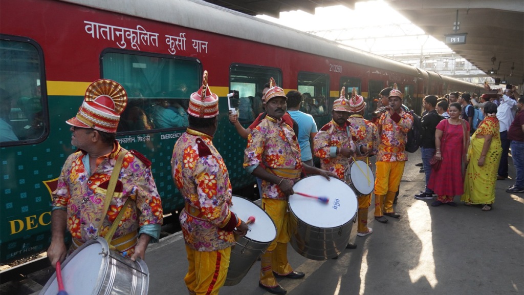 passengers celebrated beloved deccan queen express birthday playing band pune