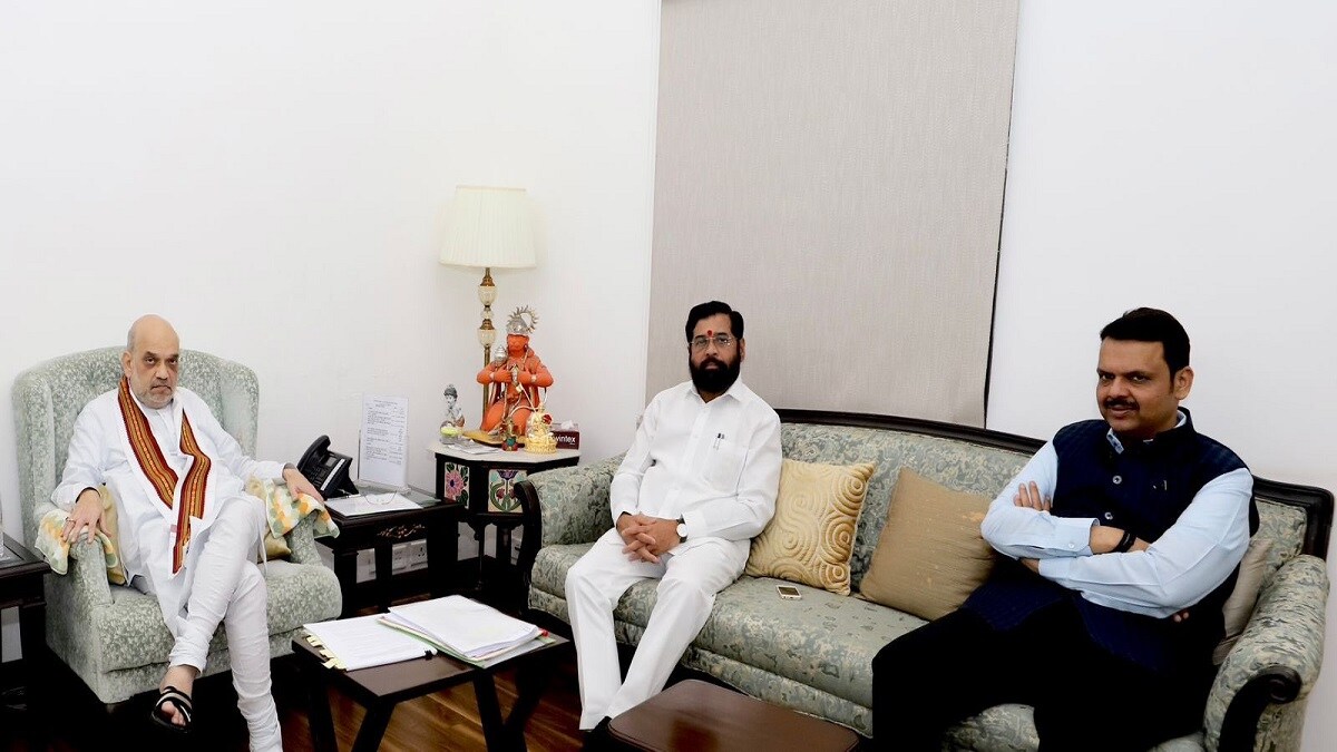 amit shah, eknath shinde and devendra fadnavis meet in delhi