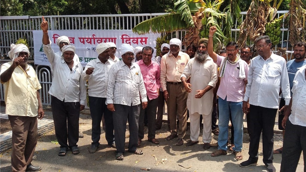 farmers protest front deepnagar power station jalgaon