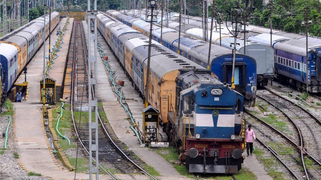 human waste disposal in indian railways train how does the indian railways dispose of waste