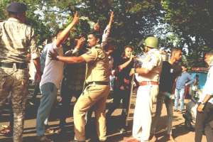 controversial status on whatsapp create tension in Kolhapur,