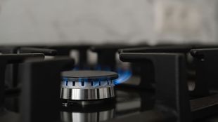 easy way to clean gas burner and stove