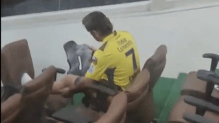 csk captain ms dhoni strapping his knee during ipl 202