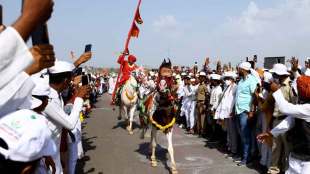 lakhs of devotees in sant dnyaneshwar mauli palkhi ceremony