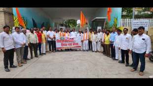 thackeray groups protest to open locked public toilets