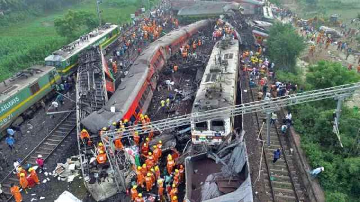 Odisha Coromandel Express Accident Live Updates in Marathi