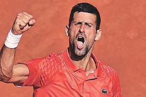 djokovic beats cramping alcaraz
