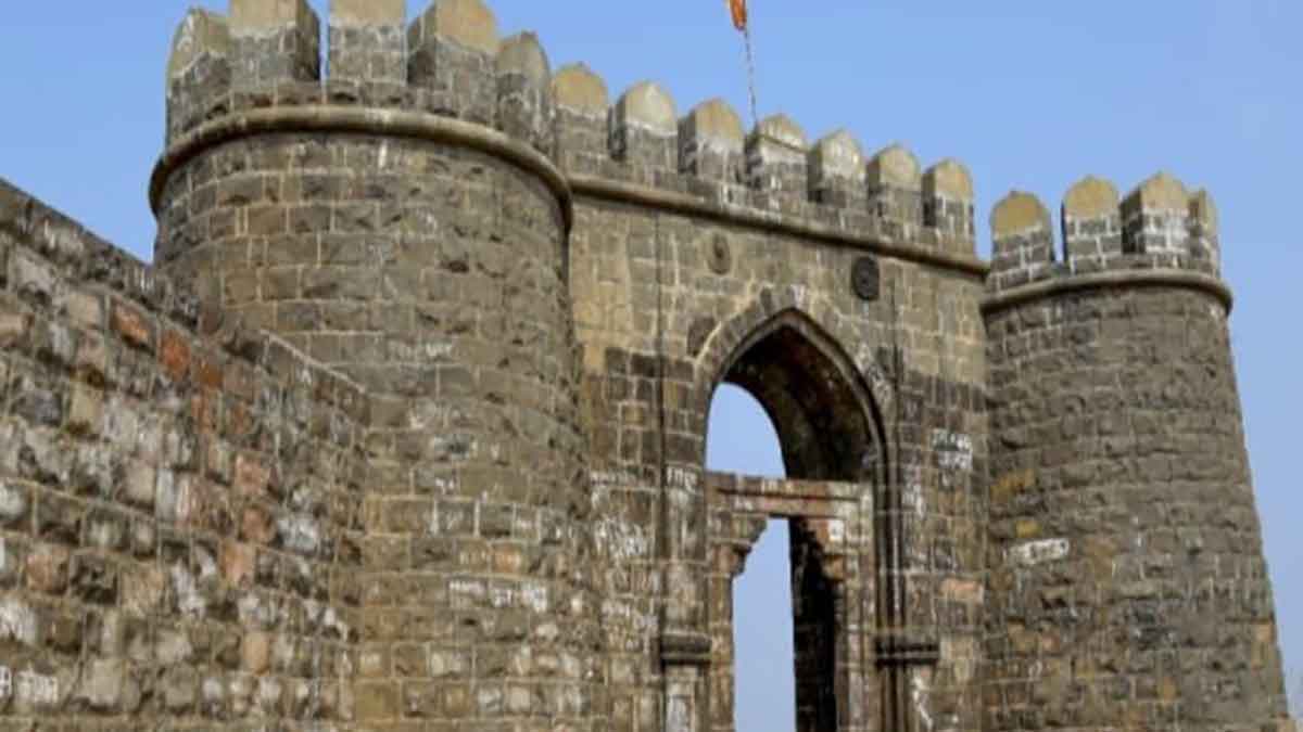 archeology department order banning killing and cooking of animals and birds at vishalgad fort