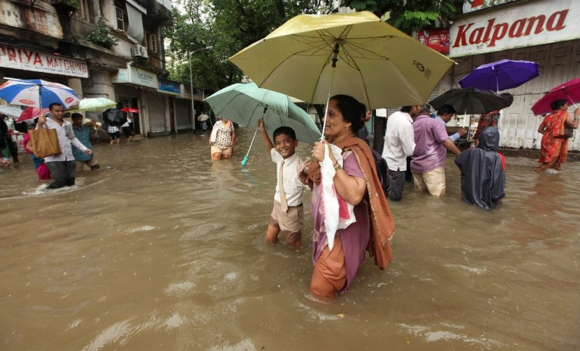 दरवर्षी जून ते सप्टेंबर या चार महिन्यांत मुंबईत २००० मि. मी. पाऊस पडतो. त्यातील ७० टक्के पाऊस जुल आणि ऑगस्ट महिन्यांत पडतो. (फोटो - इंडियन एक्स्प्रेस)