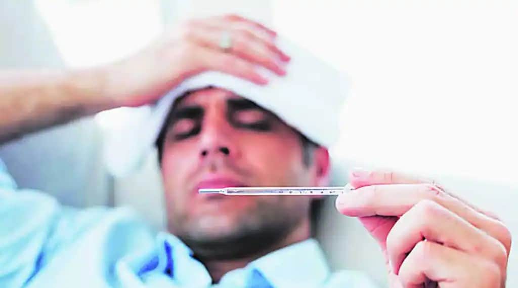 ताप असताना तूप न खाणे चांगले. विशेषत: ऋतू बदलत असताना ताप येतो. अशा वेळी तूप खाल्ल्याने छातीत कफ होते आणि खोकला येतो. त्यामुळे तूप खाणं टाळा.