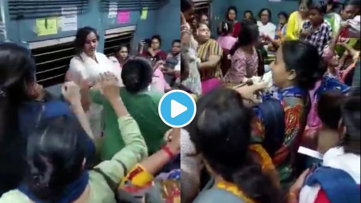 Video Local Train Massive Fight Women Slaps With Chappal Punches Little Boy Of Other Lady Angry People Say Pro Mumbai