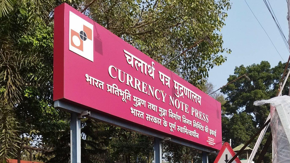नाशिक: ग्रामीण भागातील कचरा संकलनासाठी १२ घंटागाड्या; भारत प्रतिभृती ...