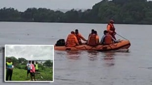 National Disaster Response Force personnel search for a toddler who was washed away in Ulhas Bay