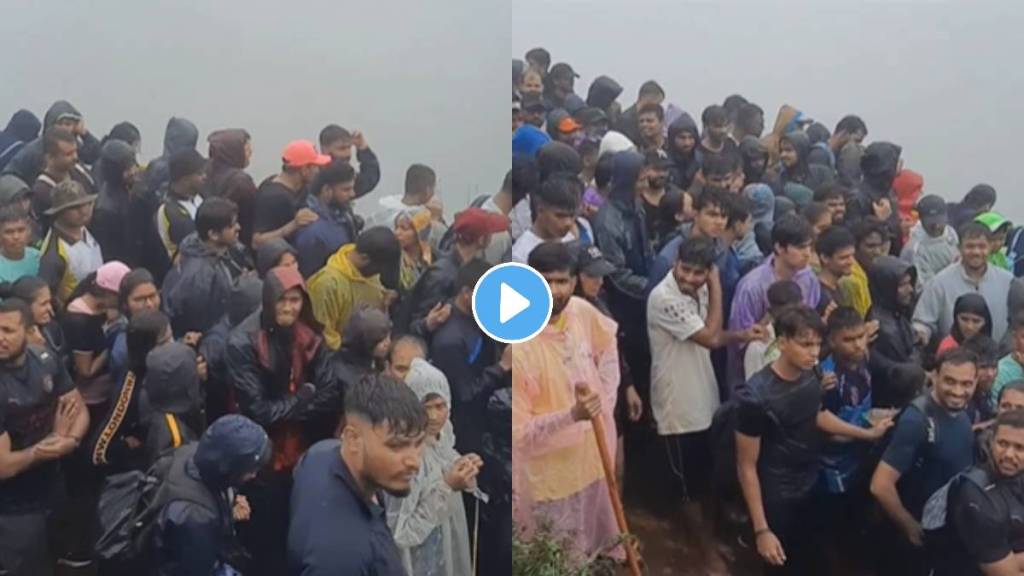 huge crowd at Kalsubai, igatpuri Akole trekking spots near mumbai pune visit these forts if you are going for trekking in monsoon