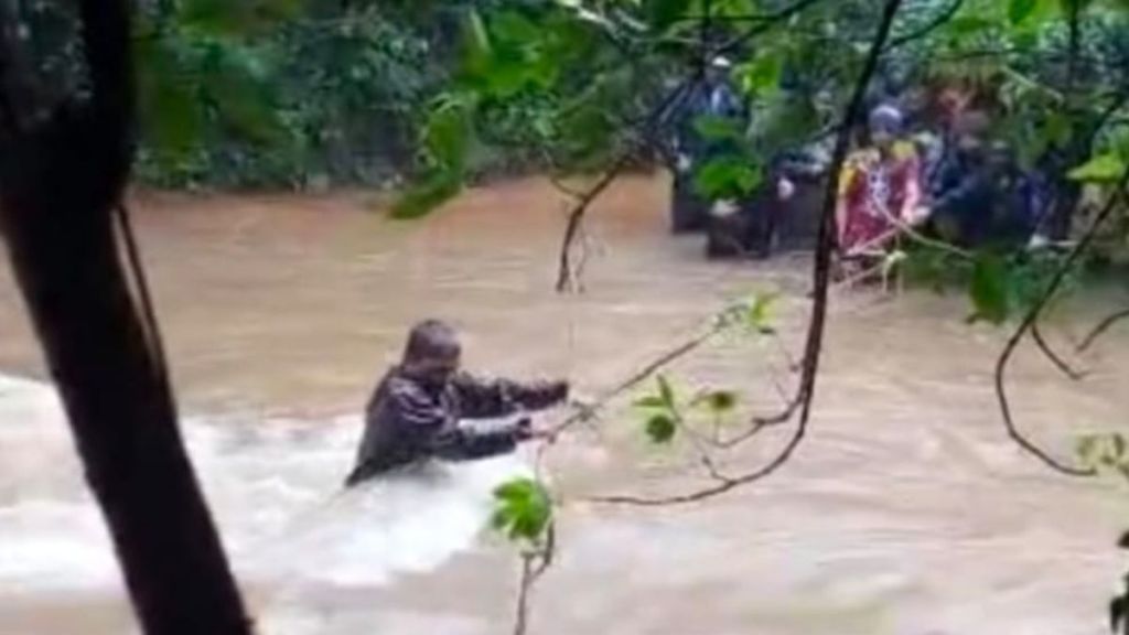 Rescue of tourists at Rangana Fort