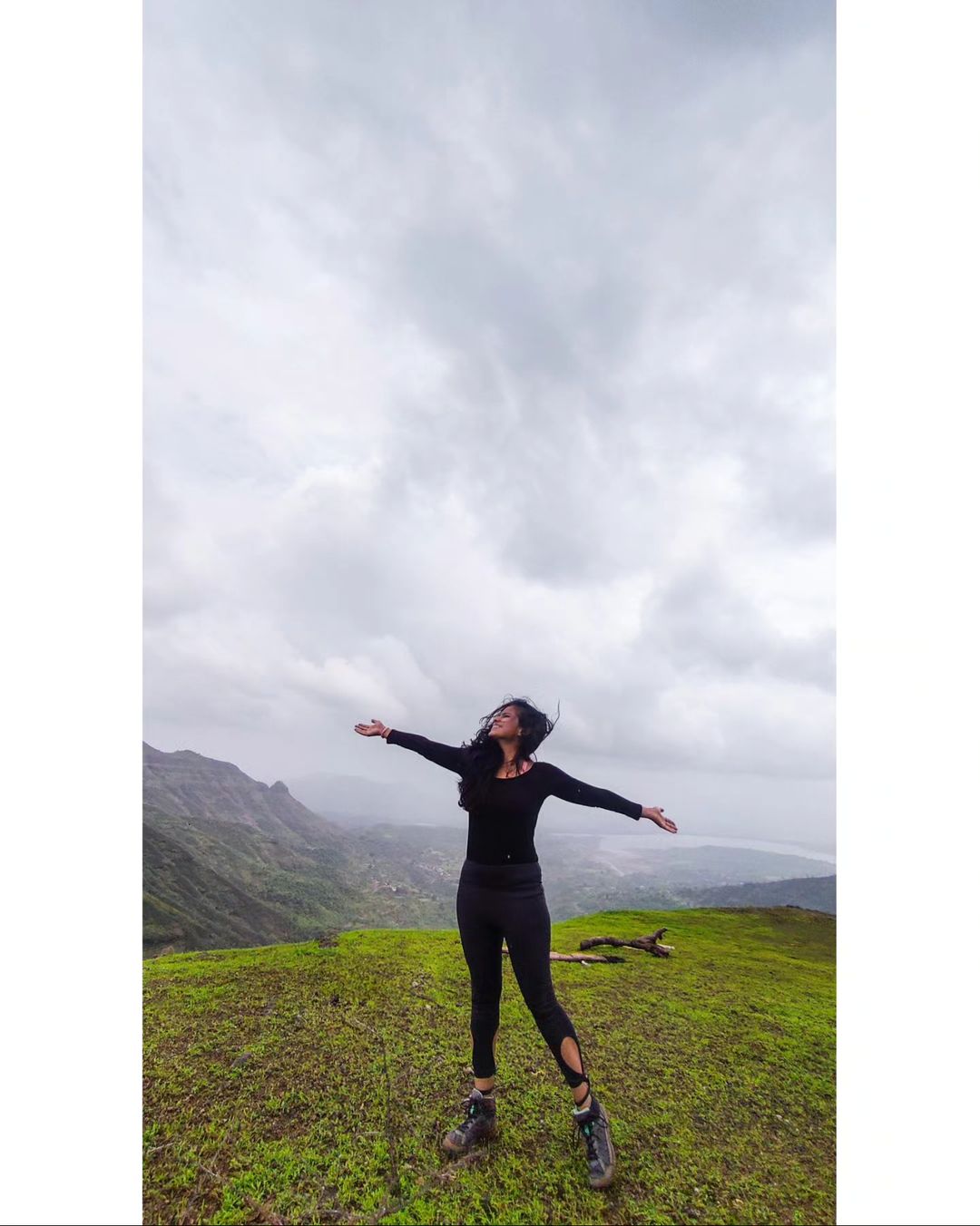 Shivani Baokar Tejashri Pradhan Garbett Plateau Trek