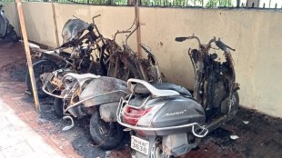 two wheelers burn fire Vasai