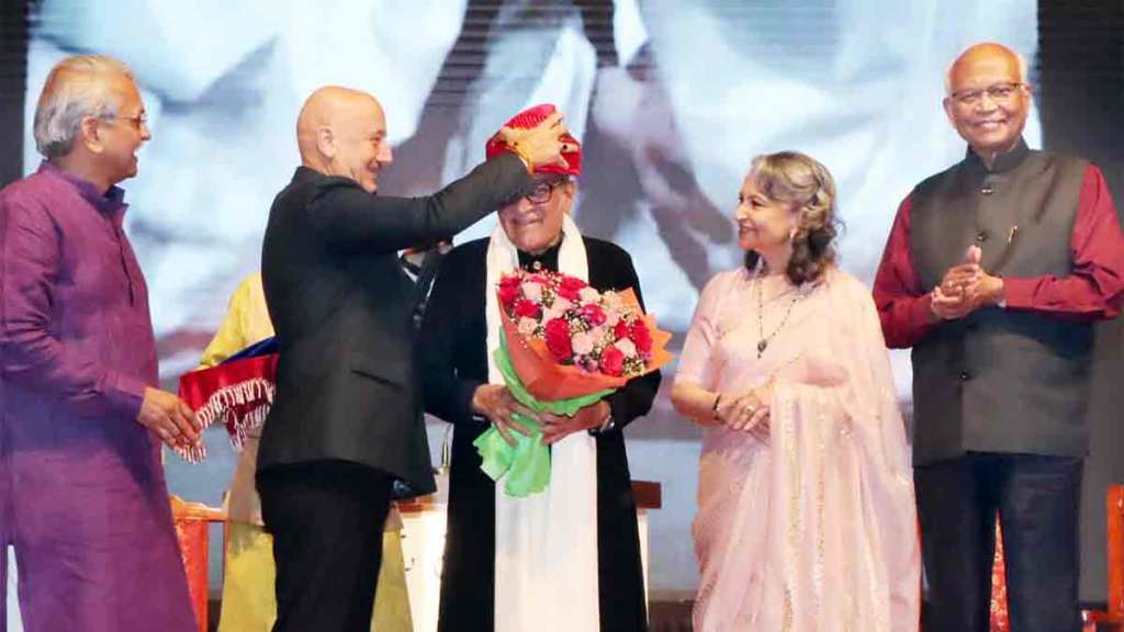 actor anupam kher took off mohan agashes hat and put it on himself in punya bhushan award event