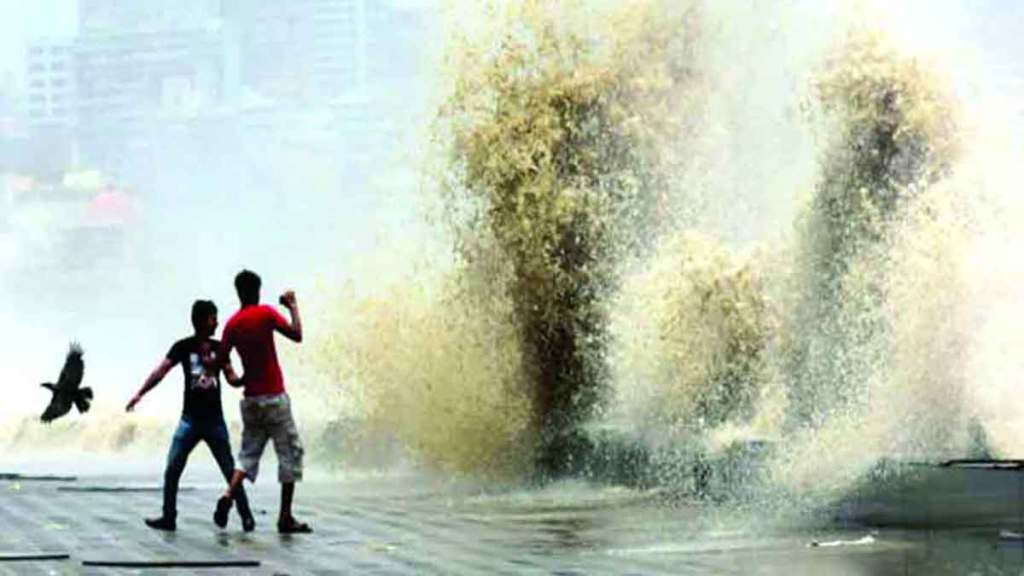 high tide waves hit mumbai big high tide in the sea next week in mumbai