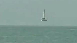 optical illusion do you see boat is really flying read what is the fact puzzle viral video on social media