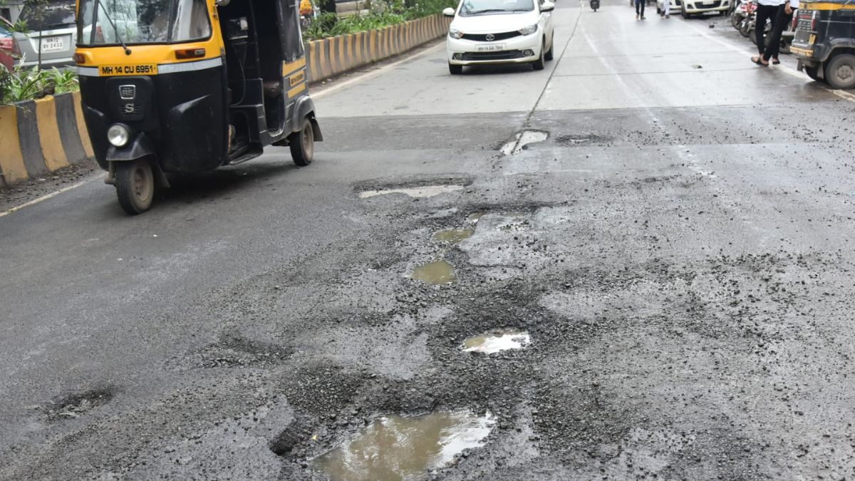 potholes on road pimpri chinchwad