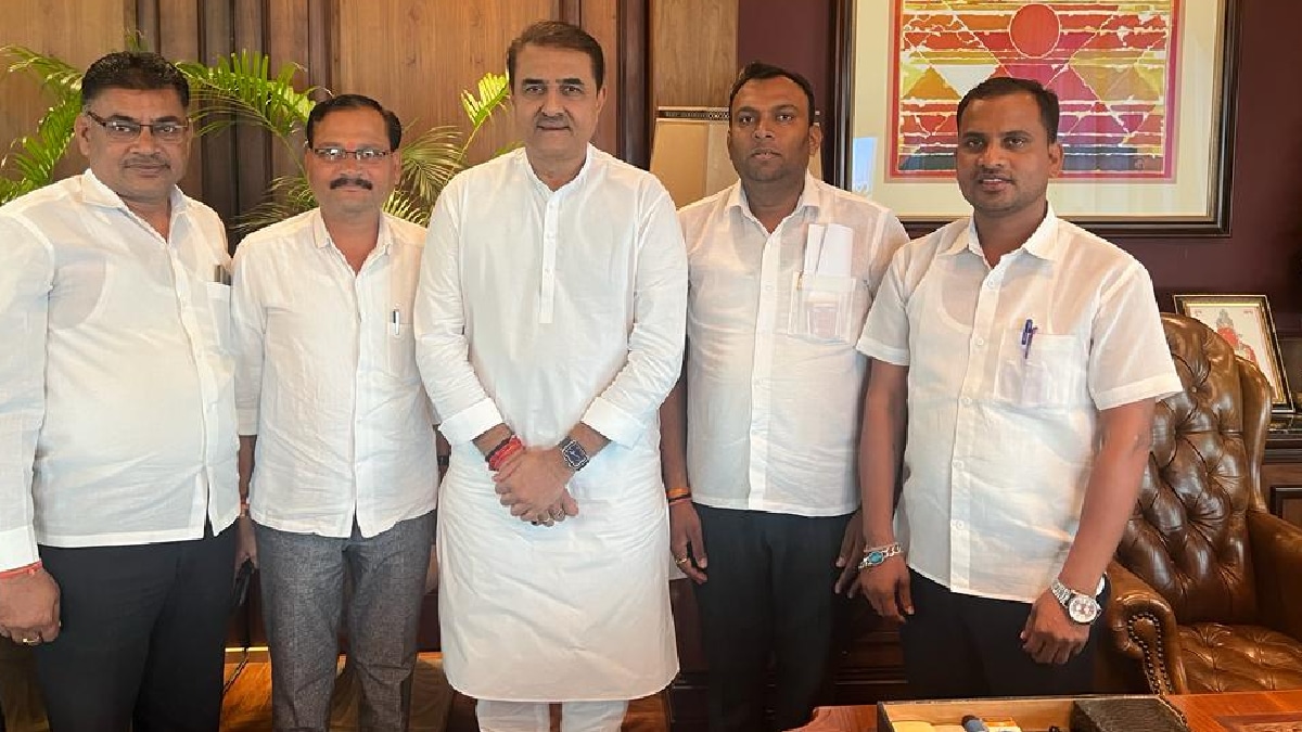 praful patel and supporters