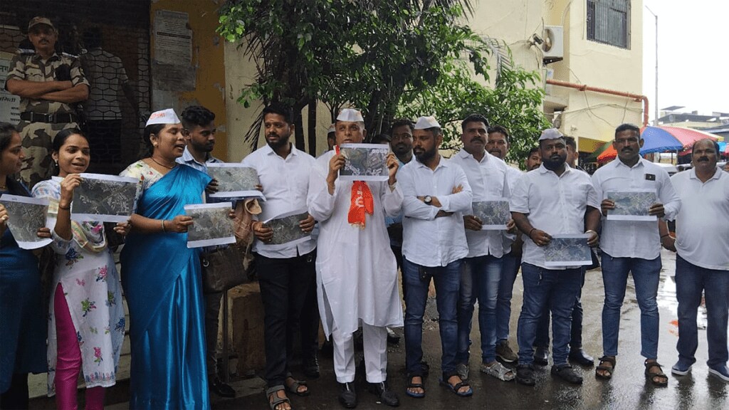 protest agri sena outside municipal headquarters blockage drains vasai