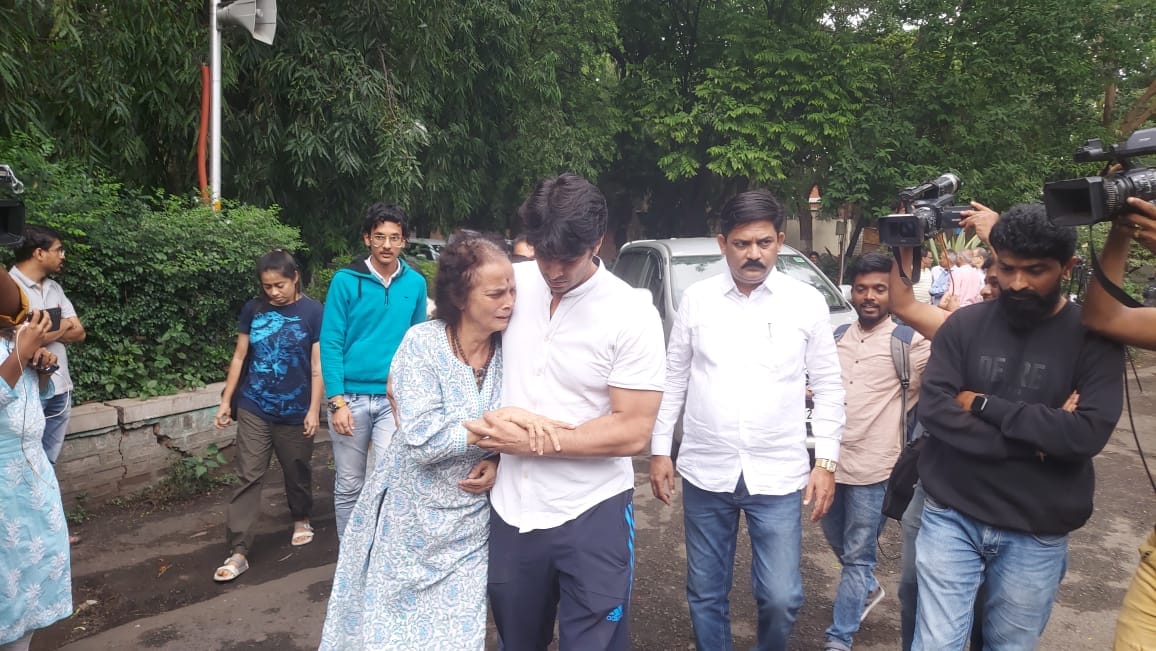 ravindra mahajani funeral 1