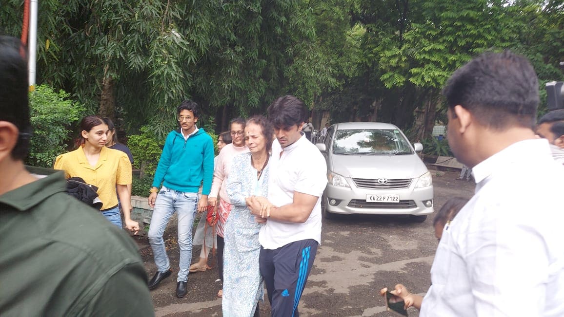 ravindra mahajani funeral 1