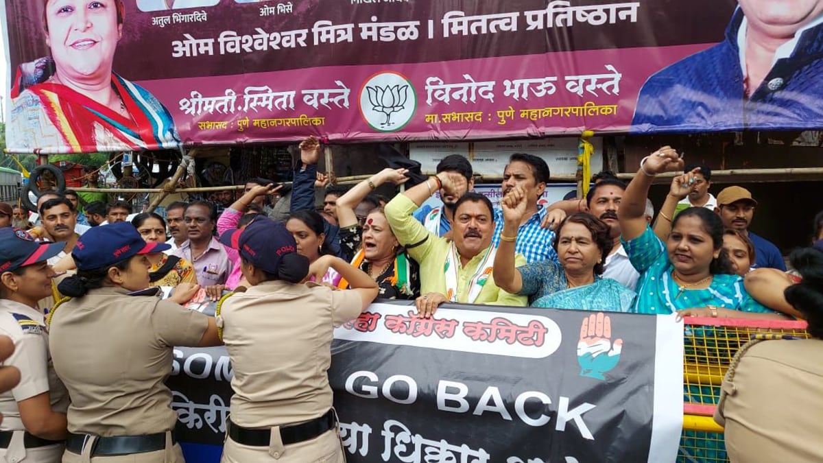 congress party workers showed black flags to bjp leader kirit somaiya