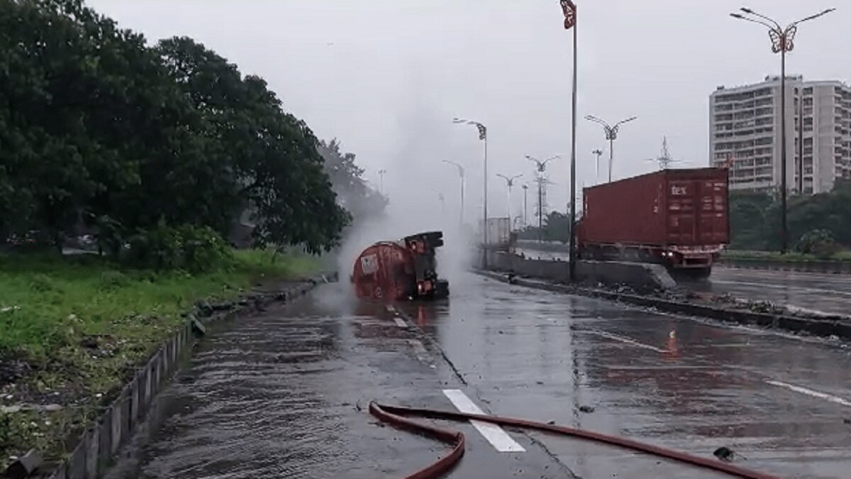 tanker going to pune overturned