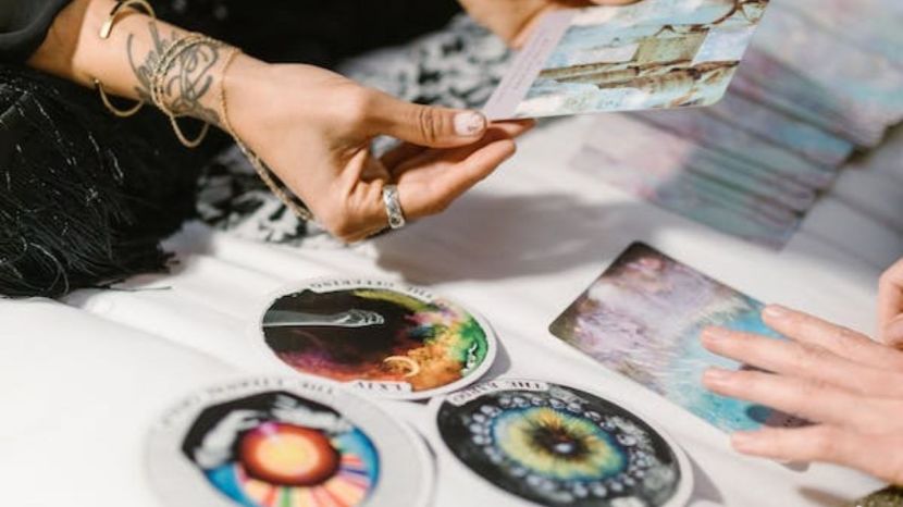 ज्योतिषशास्त्रानुसार काही अक्षरांपासून नाव असलेल्या व्यक्तींना भरपूर पैसा, खरे प्रेम आणि कोणत्याही कामात नेहमी यश मिळते. ती अक्षरे कोणती? ते जाणून घेऊ या … (Photo : Pexels)