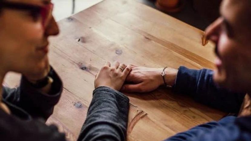 बायकोने नेहमी नवऱ्याची चांगली मैत्रीण बनून राहावे, ज्यामुळे नवरा प्रत्येक गोष्ट बिनधास्तपणे तिच्याबरोबर शेअर करू शकतो. (Photo : Pexels)